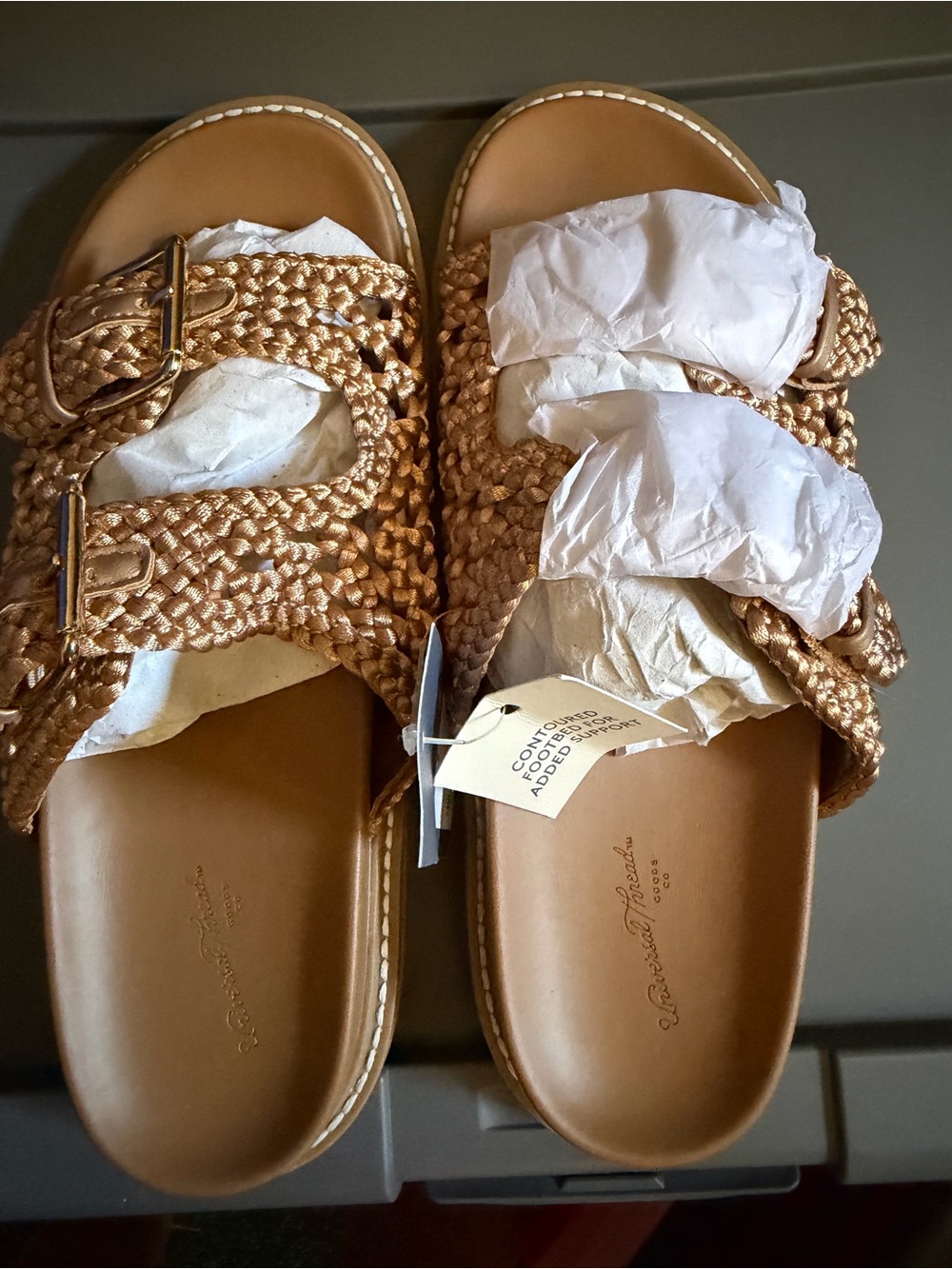 Universal Thread sandals size 7